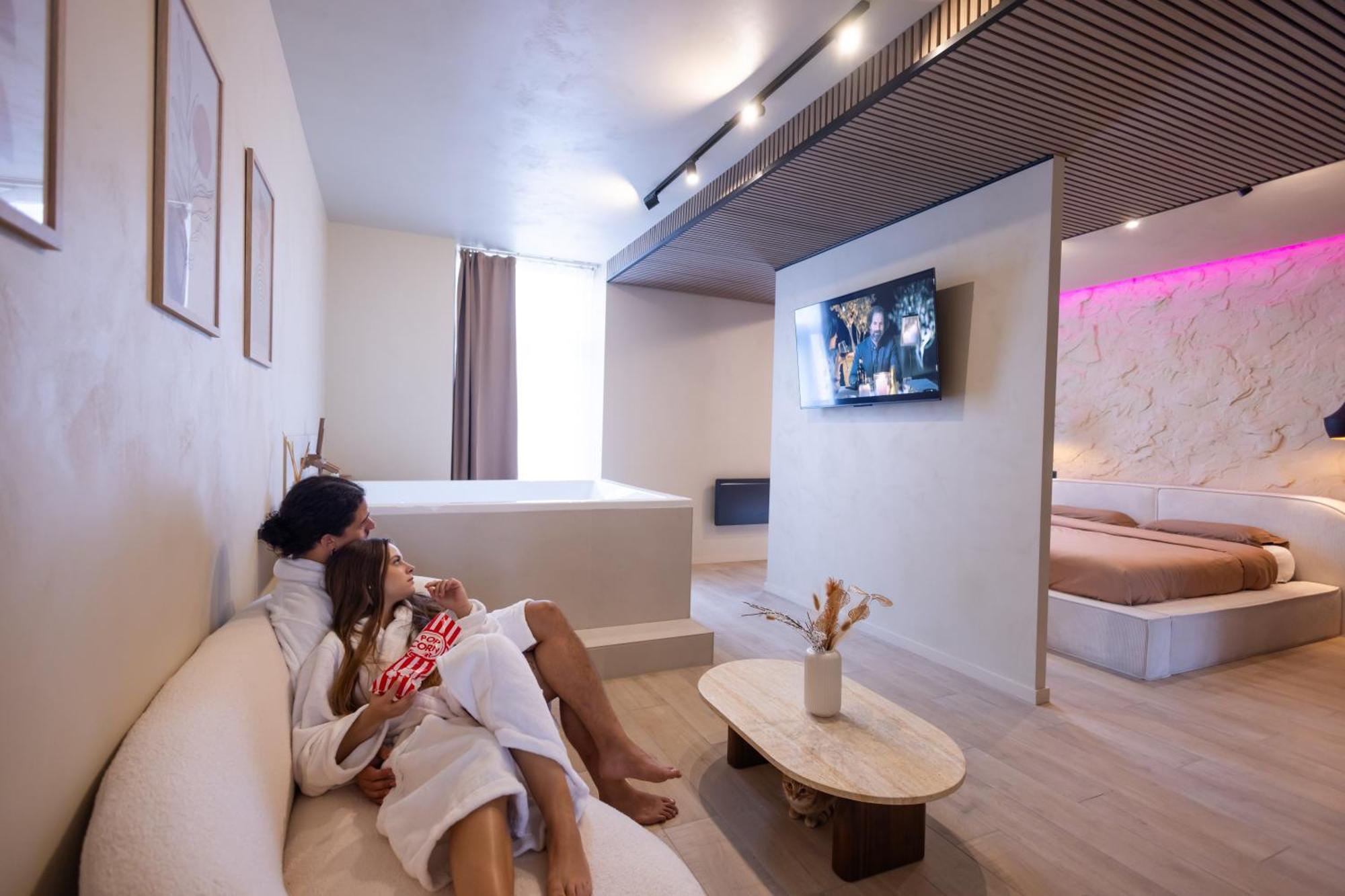 Harmony Room Suite Avec Balneo أنجير المظهر الخارجي الصورة